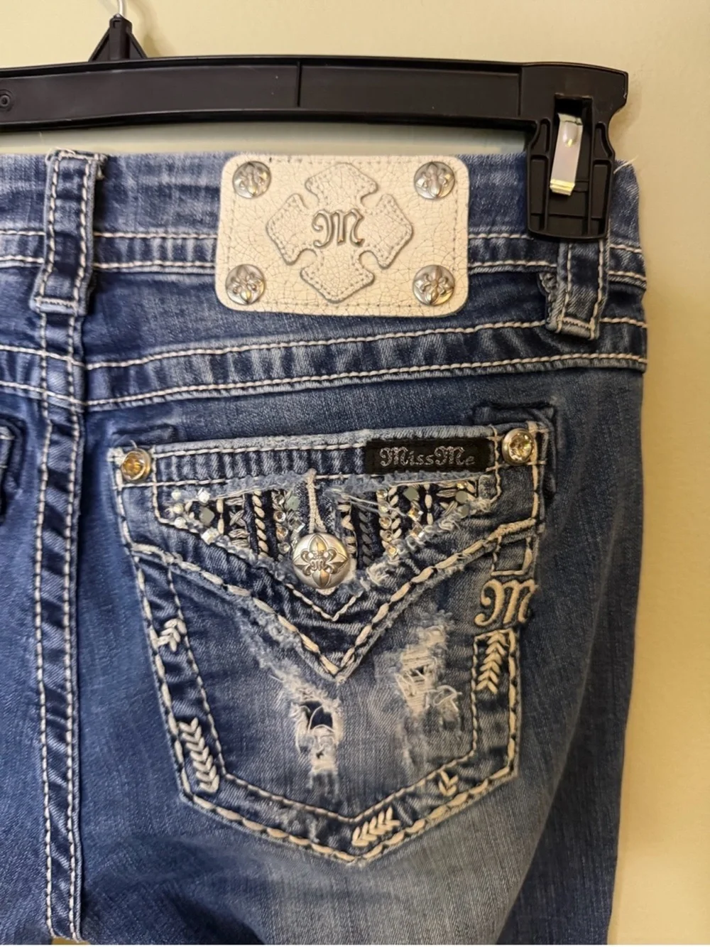 Gorgeous Miss Me Standard Skinny Jeans With Embellished Pockets 31” Inseam